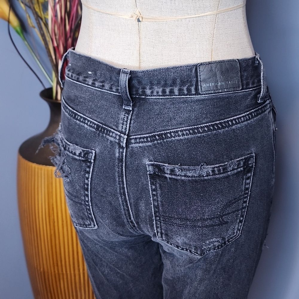 American Eagle Ripped Mom Jean Size 00